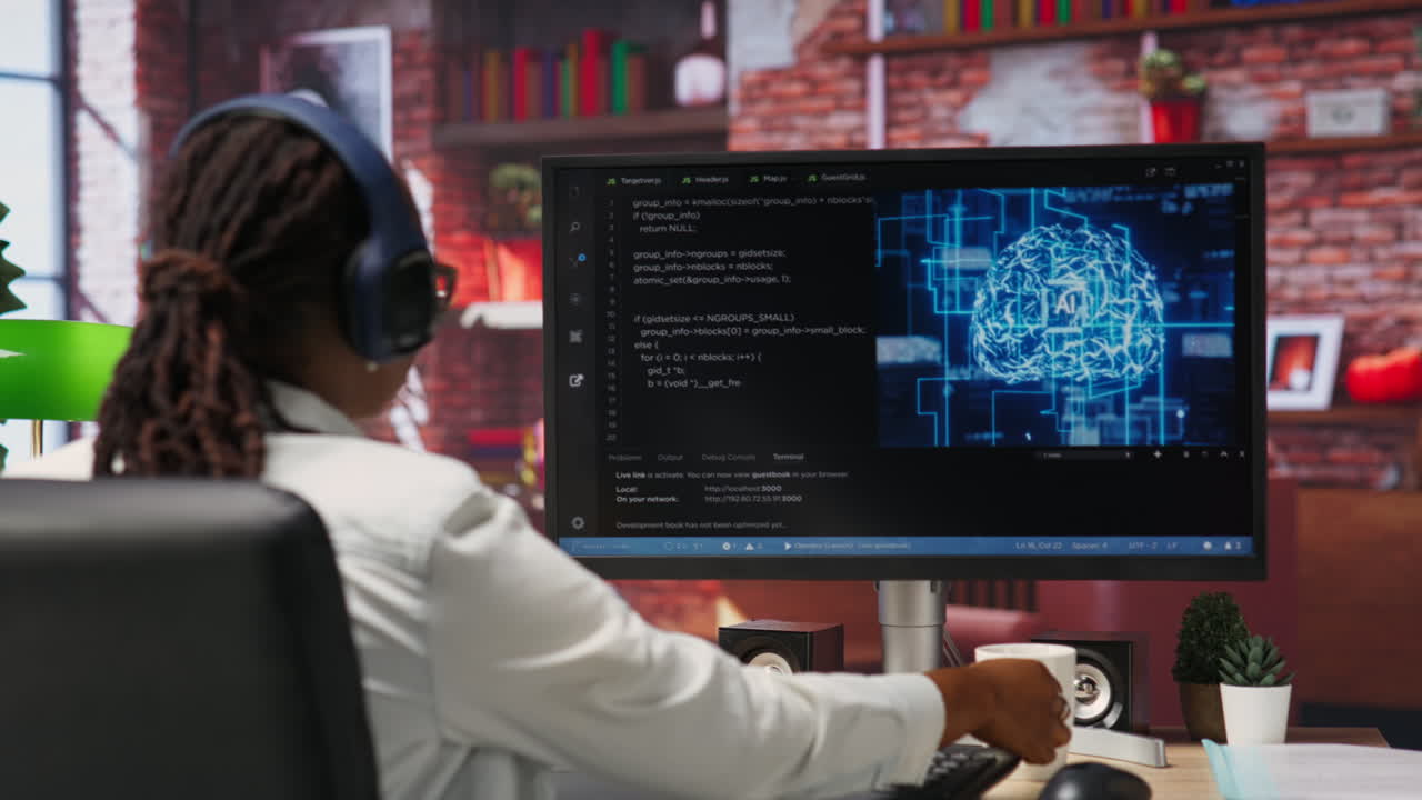 es experto en trabajar con redes neuronales profundas y escuchar música.