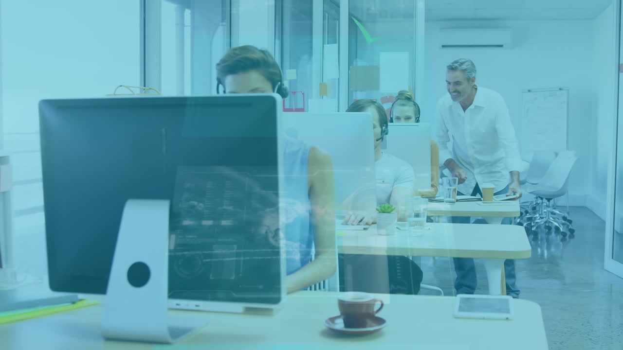 사무실에서 일하는 사업가들에 대한 금융 데이터 처리 활성화