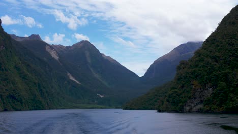 vistas impresionantes del sonido dudoso en fiordland, nueva zelanda