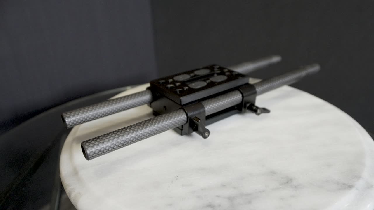 베이스 플레이트와 리그 유을 기울이는 것