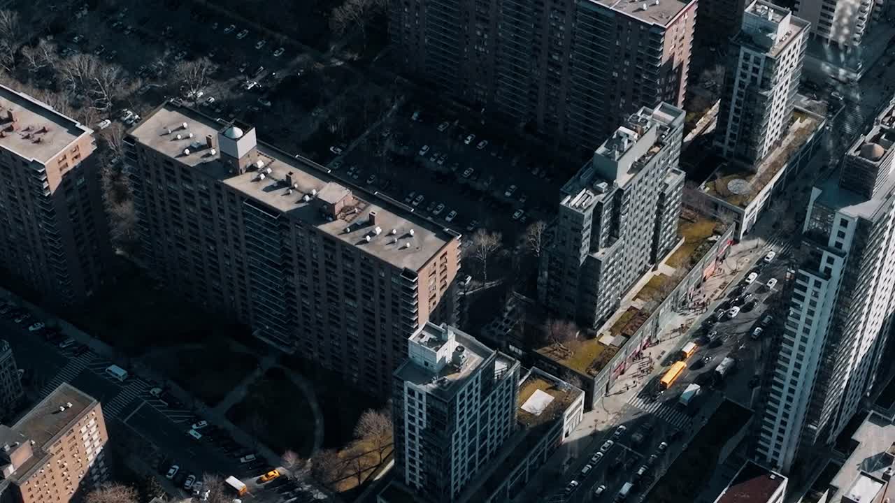 Vy över stadens gator och byggnader i New York City under dagen