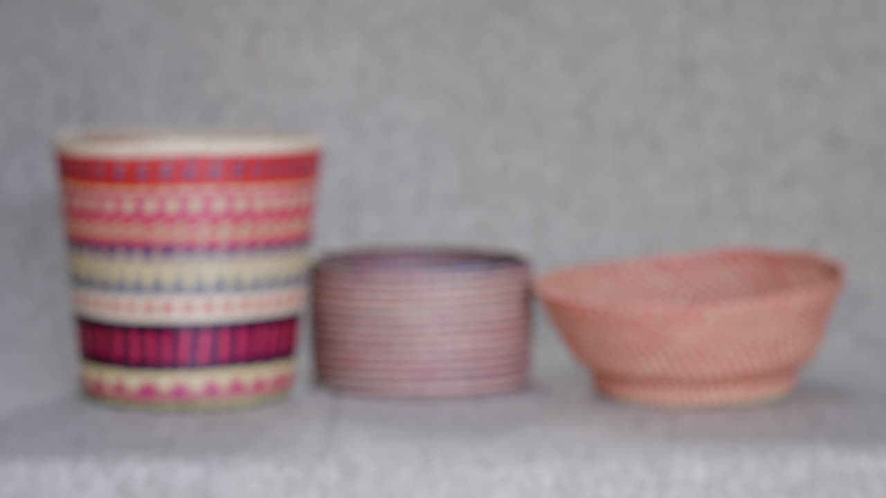 producto de cesta de punto disparó contra un fondo gris