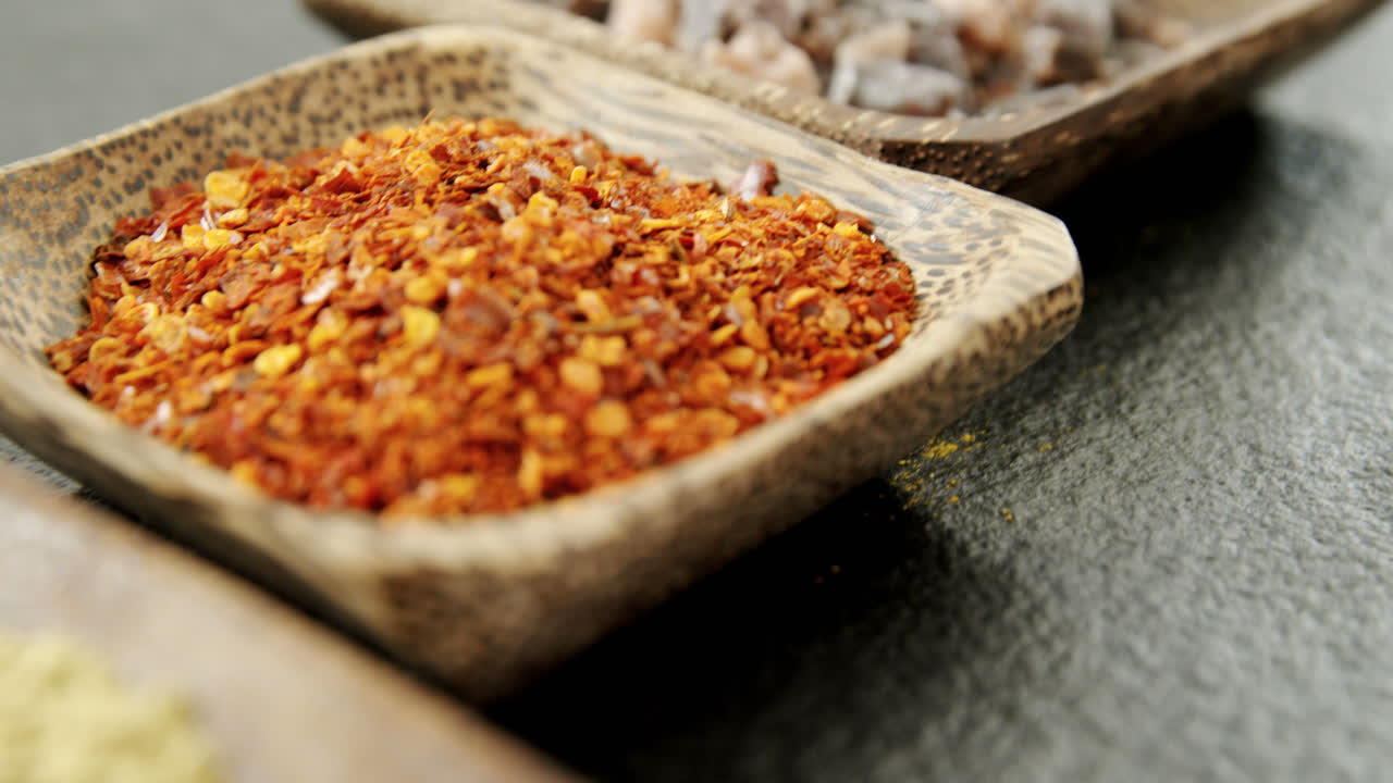 4k 그 ⁇  에 있는 여러 가지 향신료