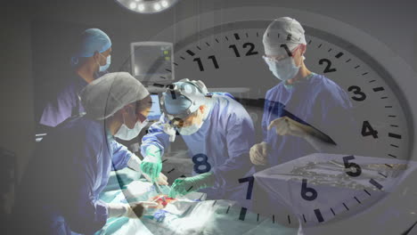 animación del reloj de tic-tac contra el equipo de diversos cirujanos que realizan cirugía en el hospital.
