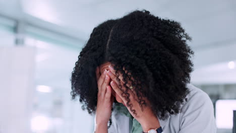 Stress,-Burnout-Und-Geschäftsfrau-Mit-Kopfschmerzen