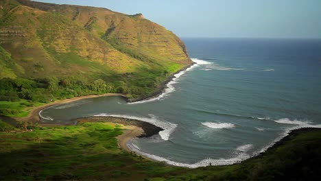 a beautiful shoreline of hawaii