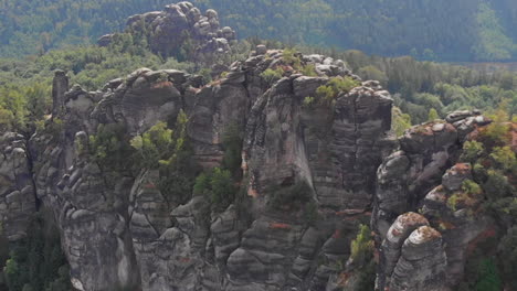 vista aérea de la suiza sajona schrammstein aussicht, bad schandau, alemania
