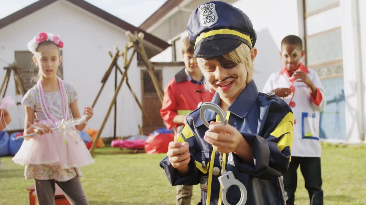 grupo de amigos disfrazados 4k