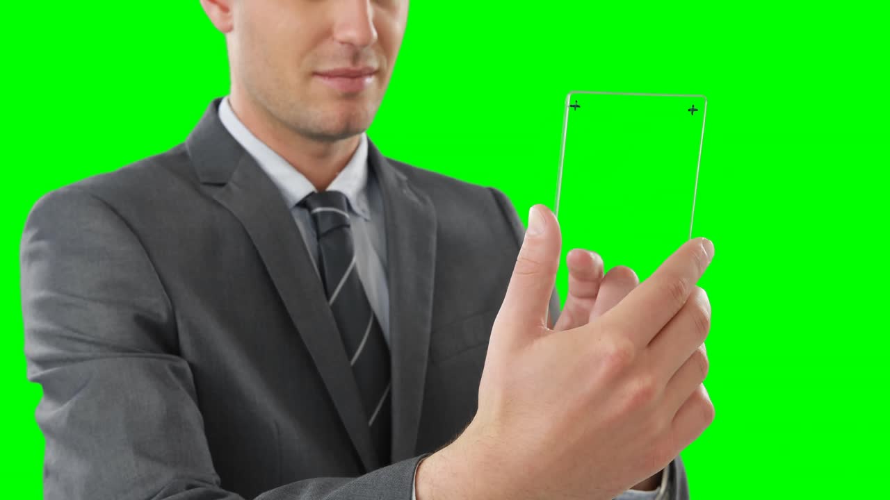 휴대 전화 를 사용 하는 척 하는 사업가