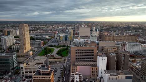 philadephia-skyline-aerial-flyover-in-4k