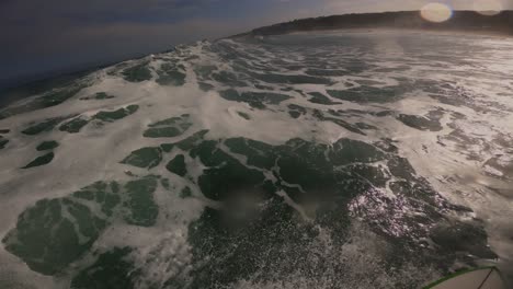 pov hombre surf ola oceánica, deporte extremo