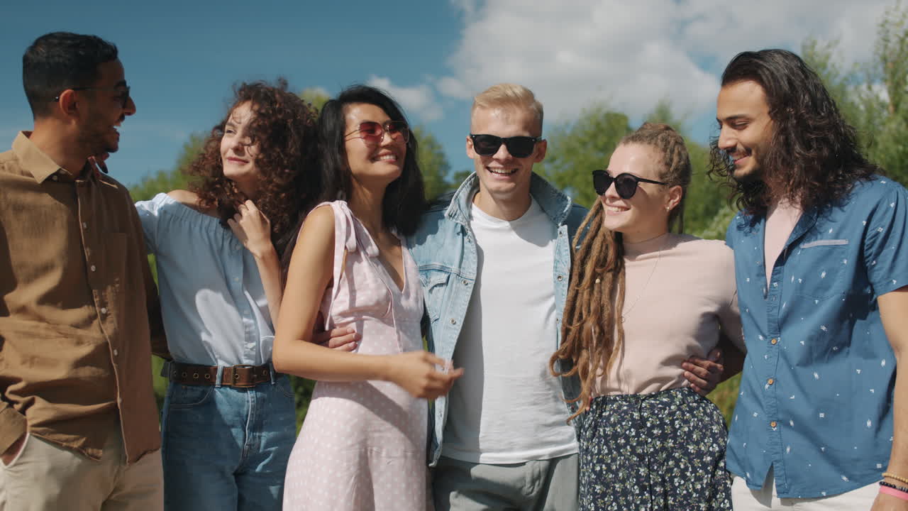 여름날을 즐기는 친구들