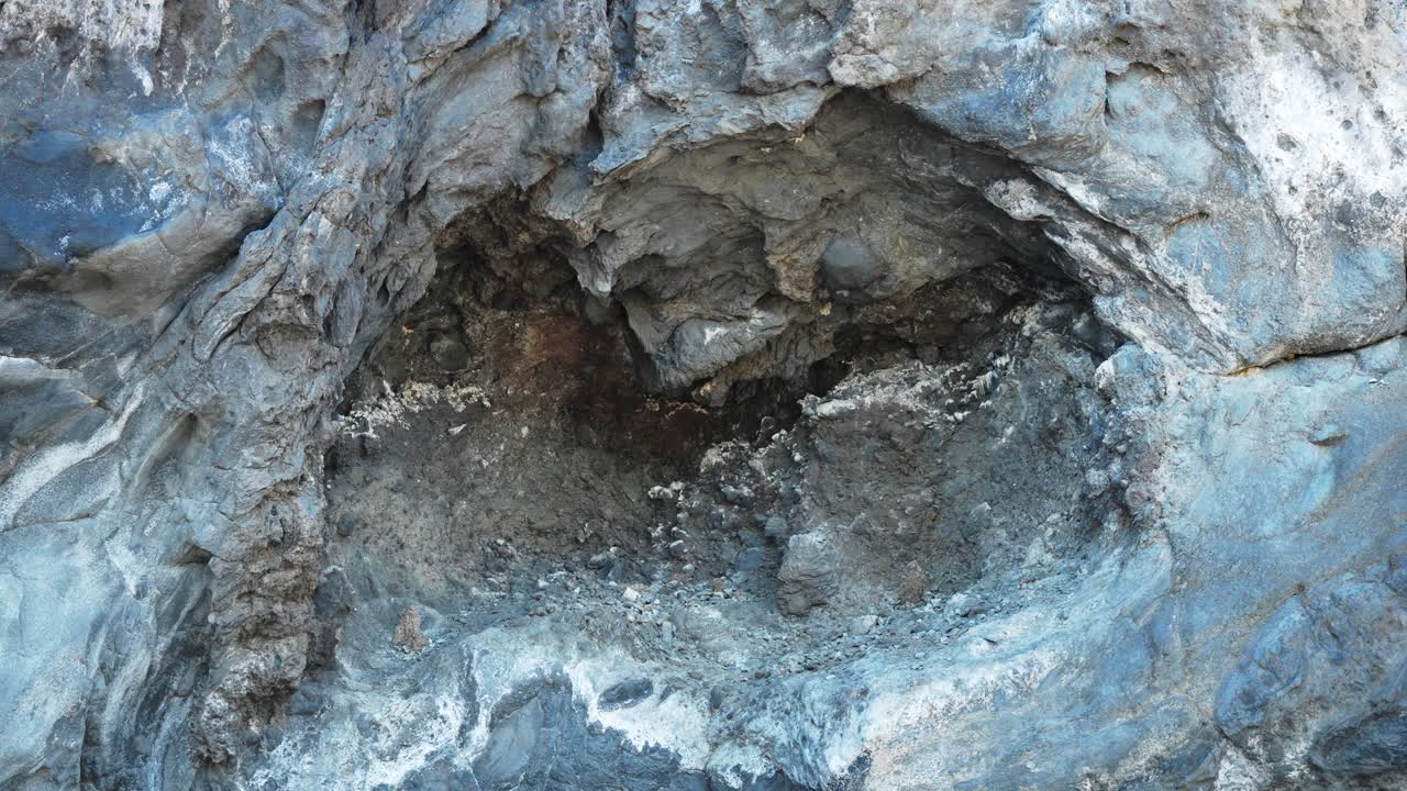 암석 형성과 비밀 동굴 입구, 판닝 뷰