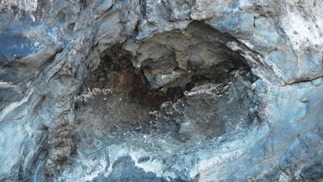 formación rocosa y entrada a la cueva secreta, vista panorámica