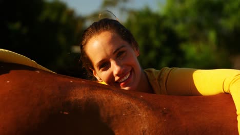 Veterinarian-doctor-standing-with-the-horse-4k