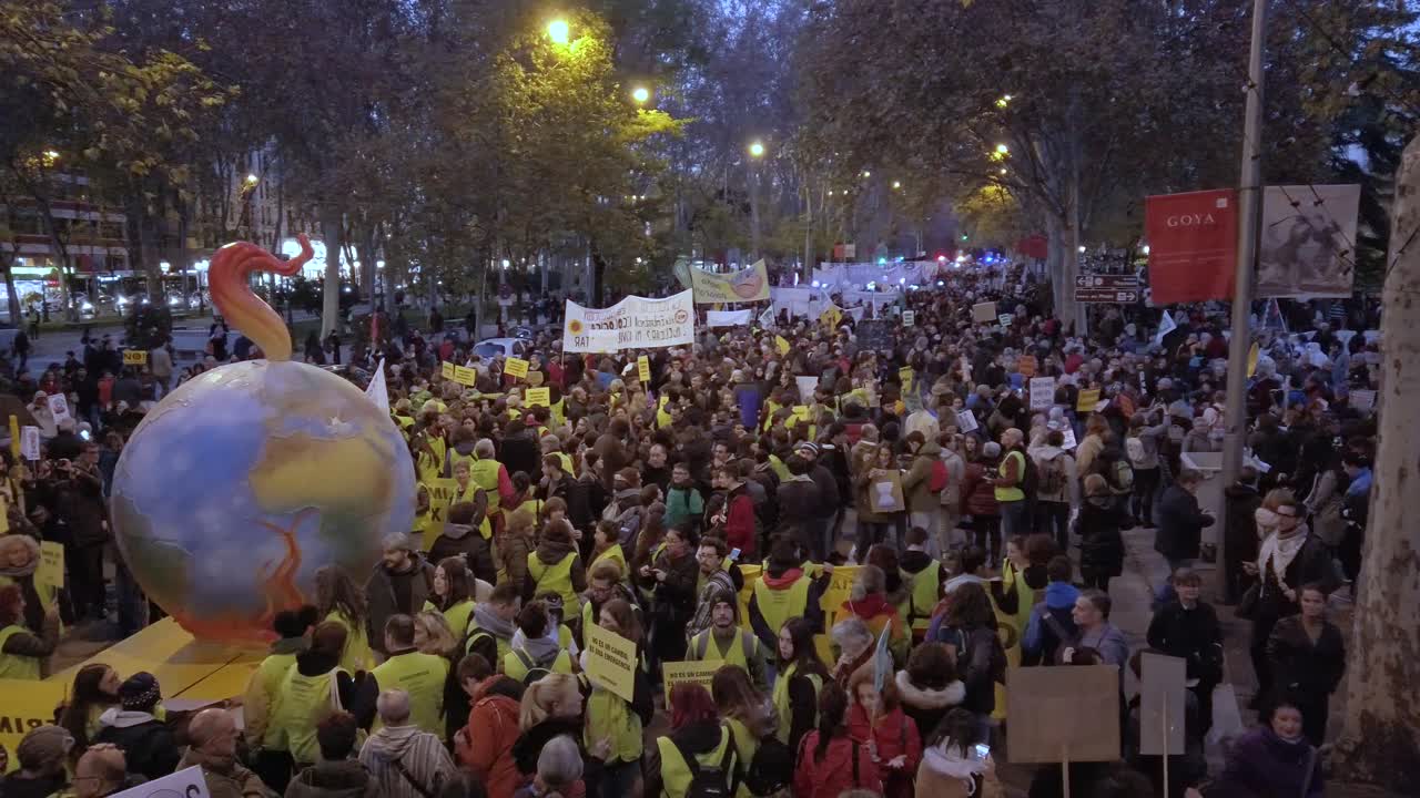 General shot three meters above people in a protest during the summit of climate change