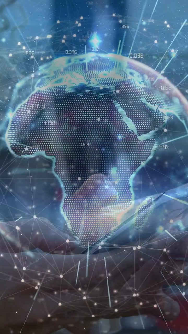 Vídeo vertical: Mãos de usuário segurando o telefone abrindo aplicativo de RA, globo flutuando e visualizando a África.