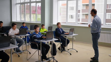 students in a computer class