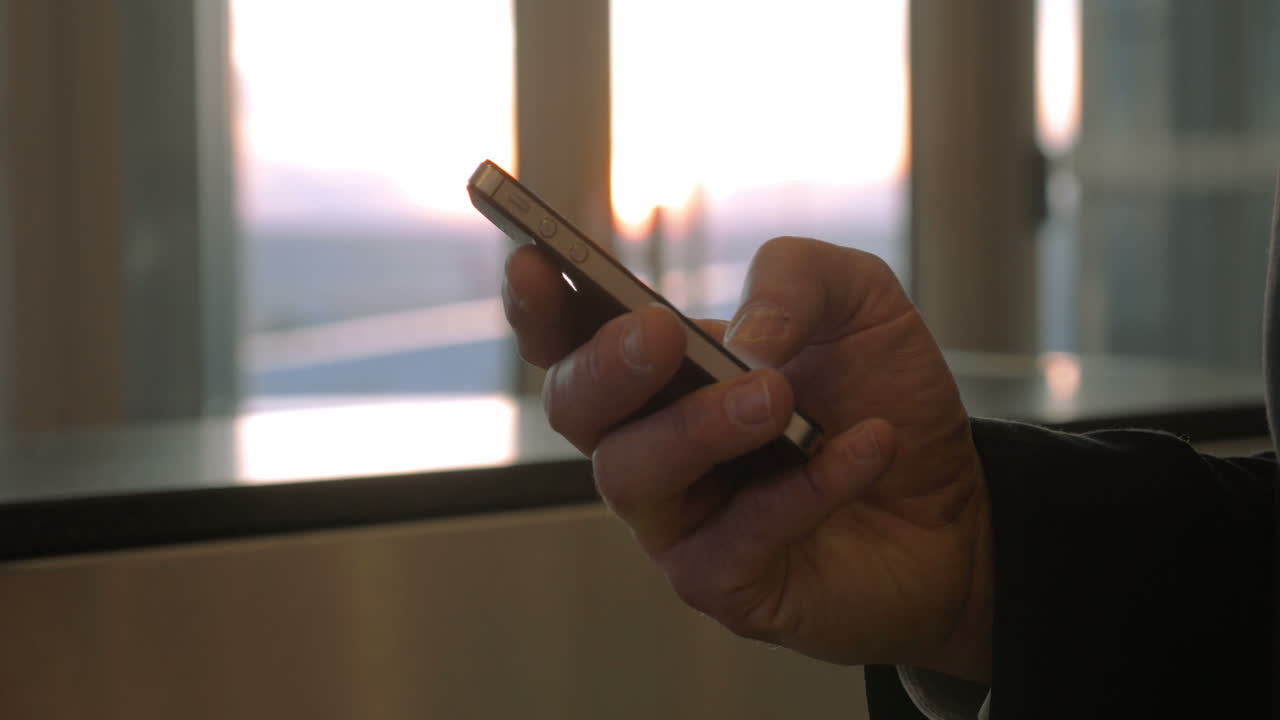 Man using cell to type text message