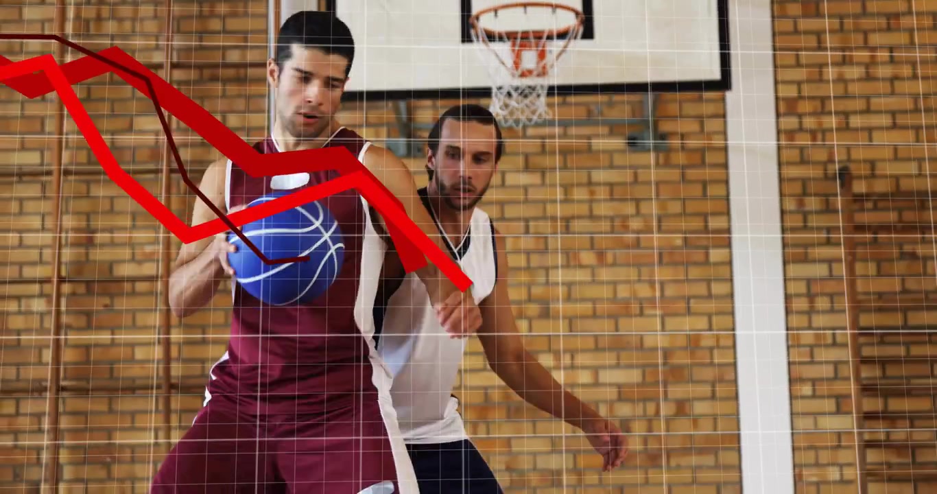 Un giocatore offensivo riceve una palla da basket blu, esegue un crossover in palleggio, supera la guardia e si dirige verso il canestro per concludere l'azione.
