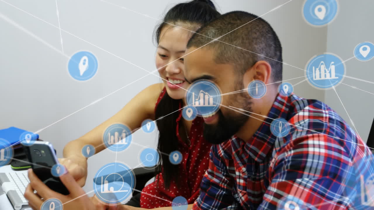 animación de la red de conexiones entre diversas personas de negocios en la oficina