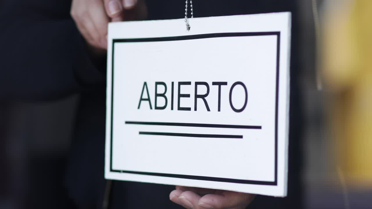 signo de apertura de giro de pequeñas empresas después de la pandemia de covid-19 en méxico