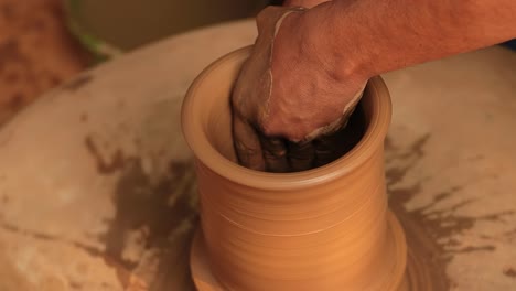 Potter-at-work-makes-ceramic-dishes.-India,-Rajasthan.