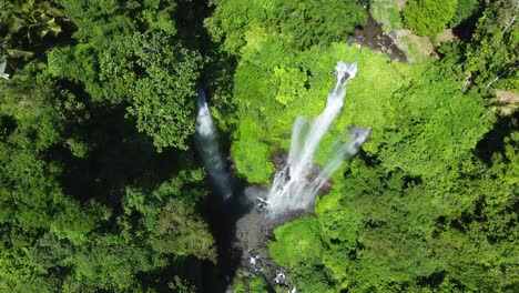 4K-Drohnenaufnahmen-Aus-Der-Luft:-Majestätische-Sekumpul--Und-Fidschi-Wasserfälle,-Singaraja,-Nordbali