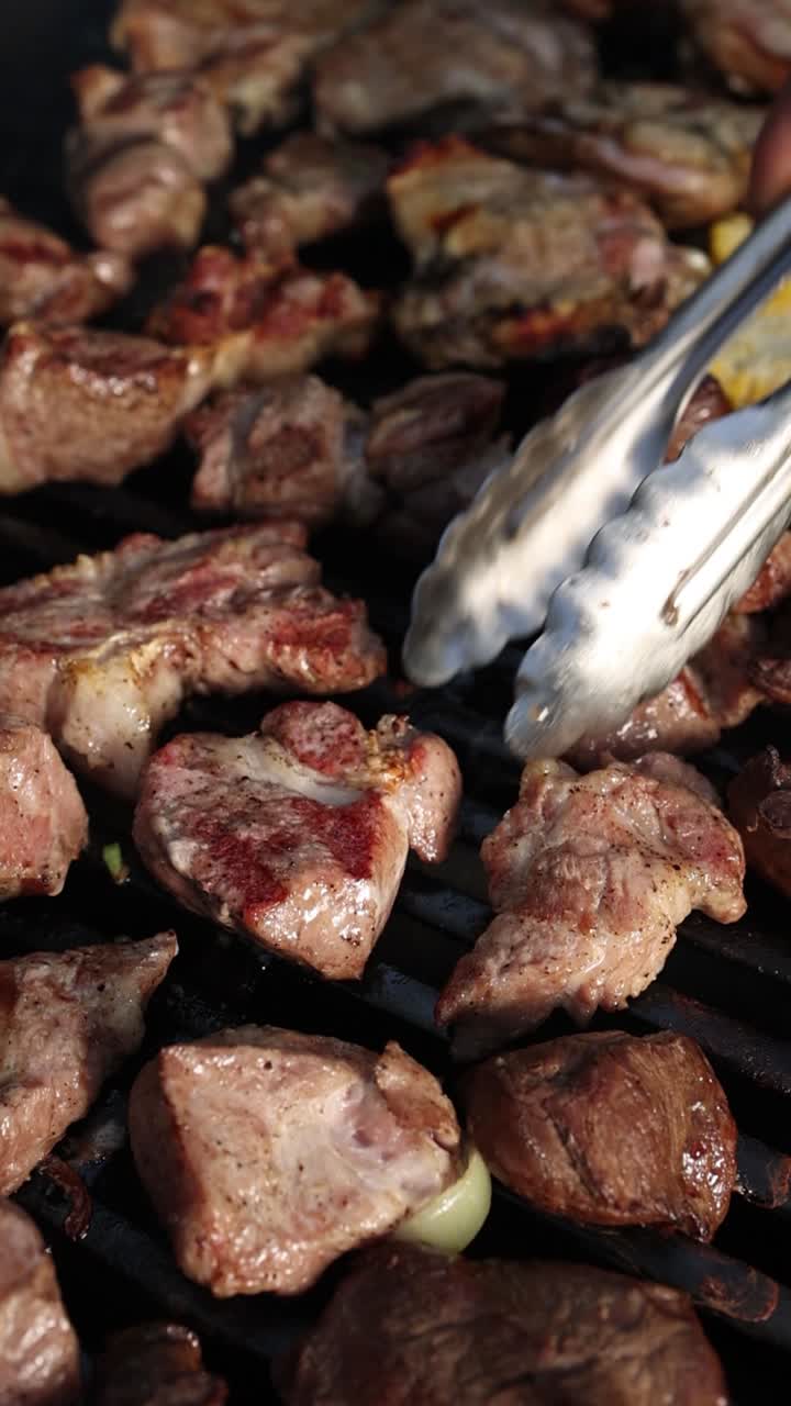 carne de cerdo a la parrilla en la barbacoa