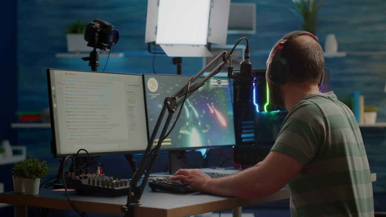 hombre streamer cibernético comprobando el sonido en el mezclador streaming videojuego