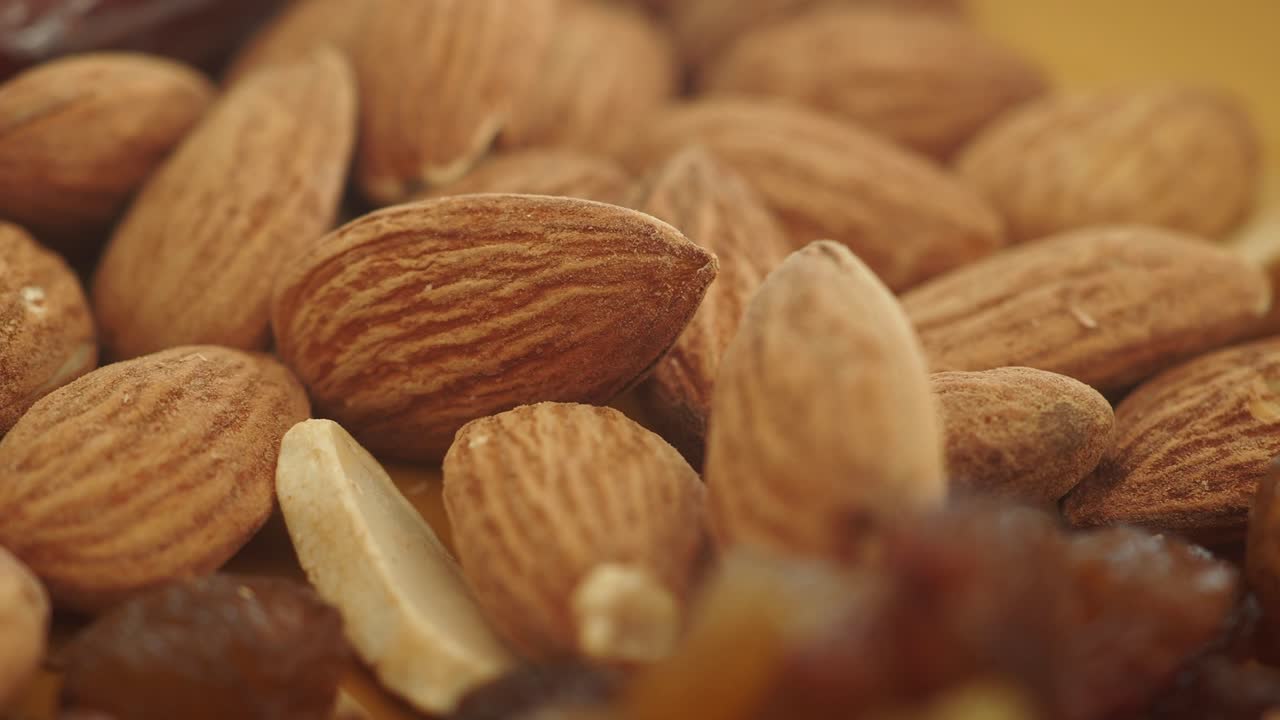 las almendras y las pasas