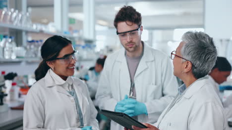 ciencia, estudiantes en el laboratorio con tableta
