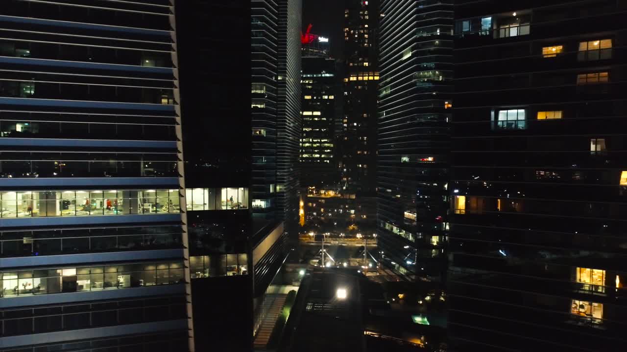 horizonte de la ciudad en la noche