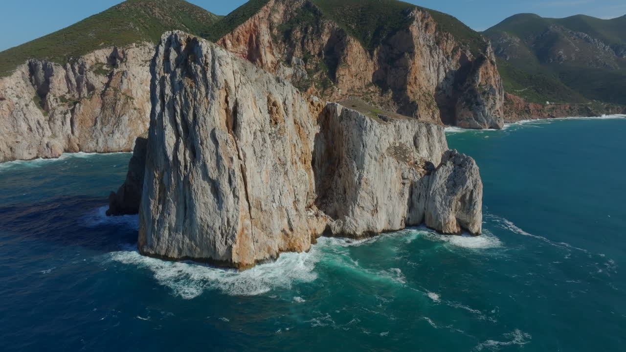 фантастический вид с воздуха, путешествующий в пан-ди-зукеро на острове сардиния, недалеко от масуа