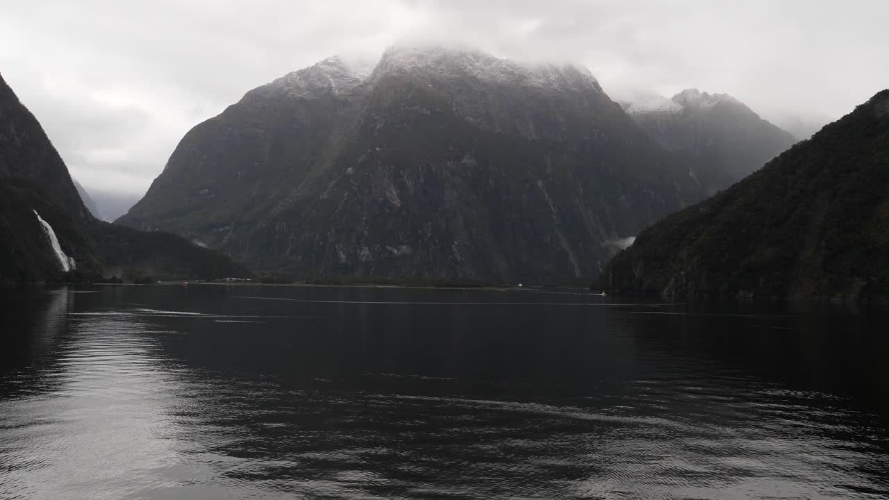 Milford Sound (Piopiotahi), Fiordland National Park on the South Island of New Zealand, surrounded by looming mountains and impressive sheer rock faces. Foggy day at the fjord.