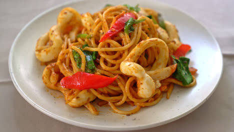 stir-fried-spaghetti-with-salted-egg-and-squid---fusion-food-style