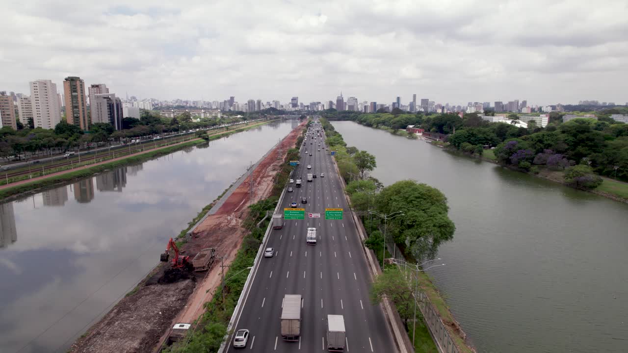고속도로의 느린 교통