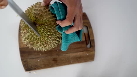 how to peel durian