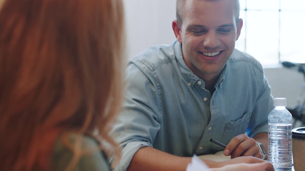 entrevista, contrato y contratación con los recursos humanos