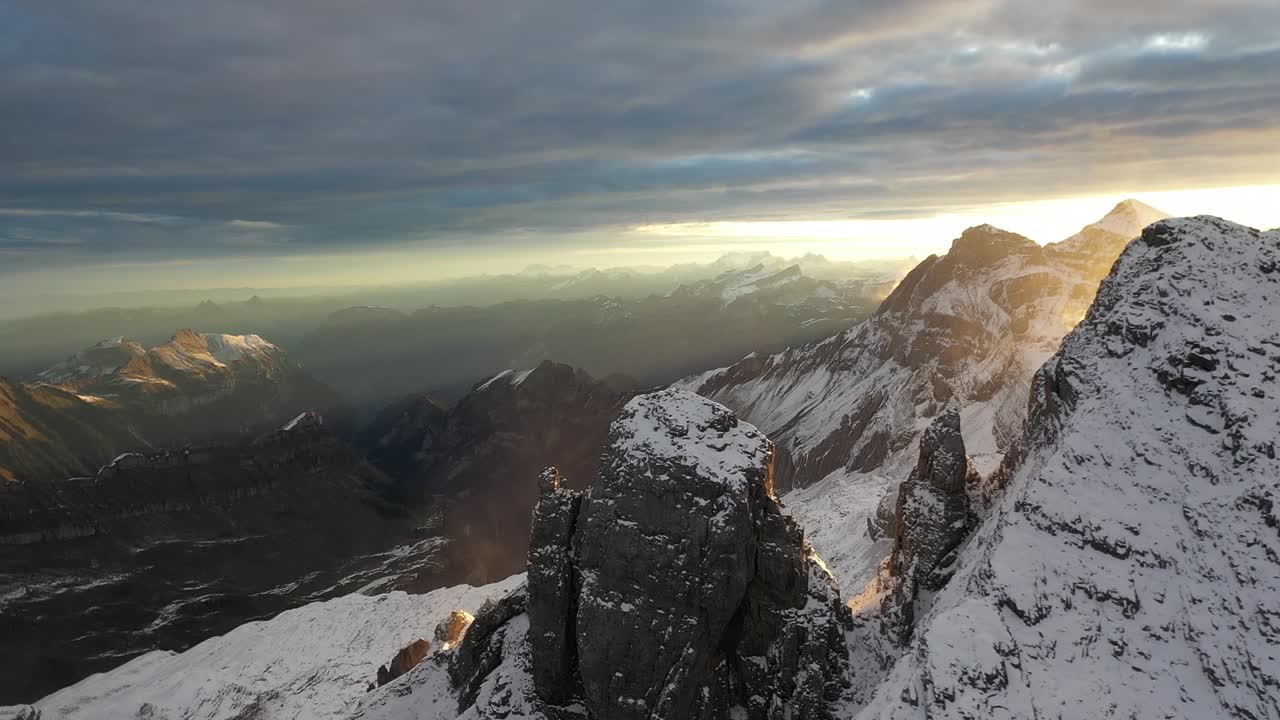 выстрел с воздуха, двигаясь боком влево