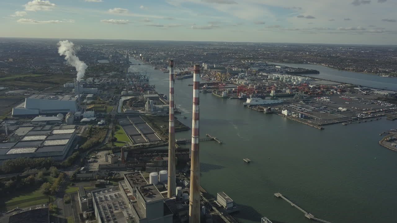 imágenes aéreas, torres poolbeg cerca de la ciudad de dublín