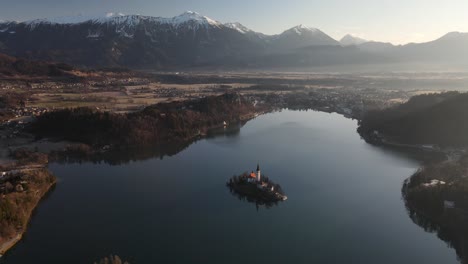 Bled-lake-with-picturesque-church-on-Bled-Island,-Slovenia