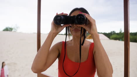 Female-lifeguard-at-the-beach