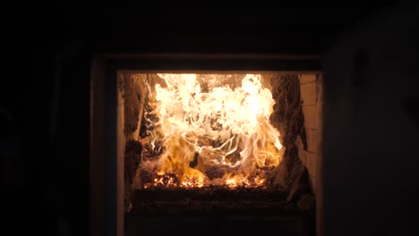 leña en horno, de madera