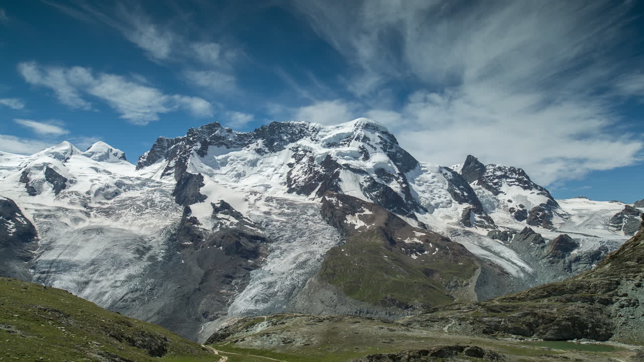 vista de senderismo de matterhorn 4k 02