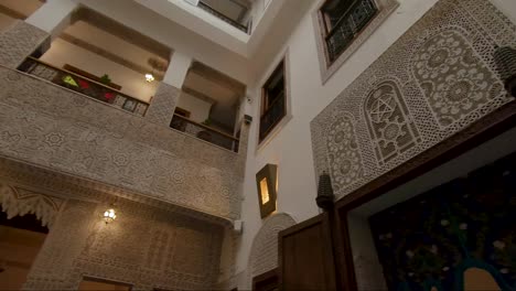 Fez,-Marruecos,-Lugares-Cinematográficos---Dentro-De-Un-Riad