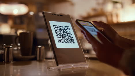 scanning qr code for mobile payment