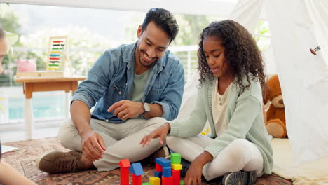 bloques de construcción, casa y padre con sus niñas