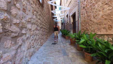 caminando por las calles de fornalutx