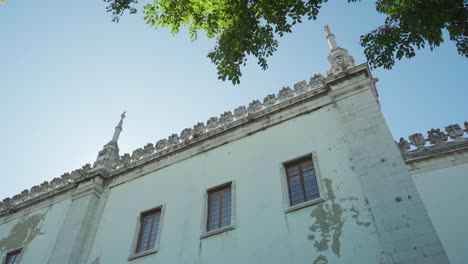 Lissabon-Kloster-Fliesen-Museum-Fassade-Mit-Zinnen